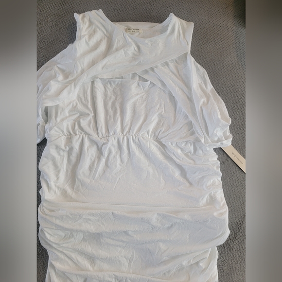 Wedding dress - Picture 2 of 3